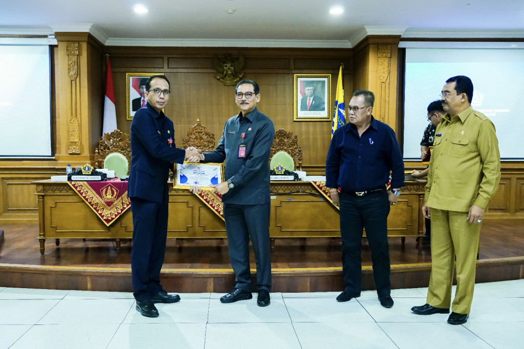 Asisten Administrasi Umum Cok. Raka Darmawan Buka FGD Bidang Pendidikan di Badung
